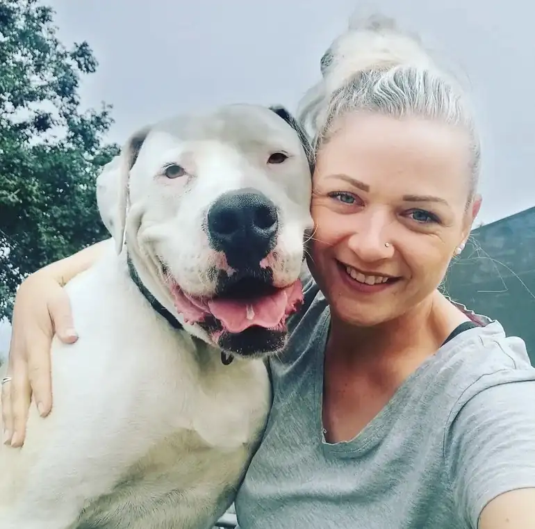 Jessica Omnes avec un de ses pensionnaires